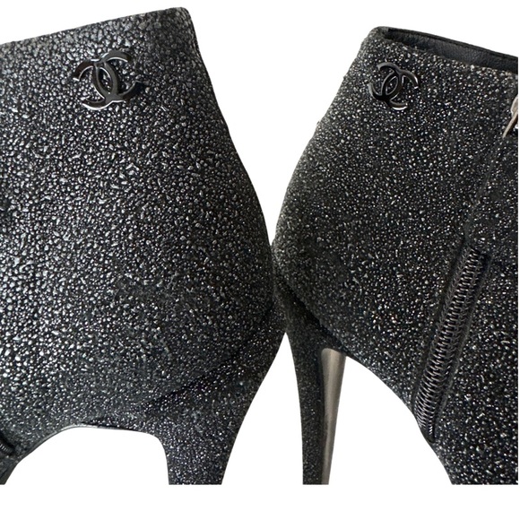 Chanel glitter cap toe bootie - size 37.5 - Picture 4 of 9